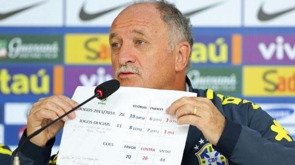 Felipão leva vaia, e permanência como treinador da seleção fica mais difícil