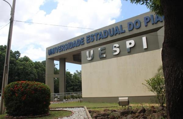 Uespi divulga edital para preenchimento de 332 vagas para portadores de diploma