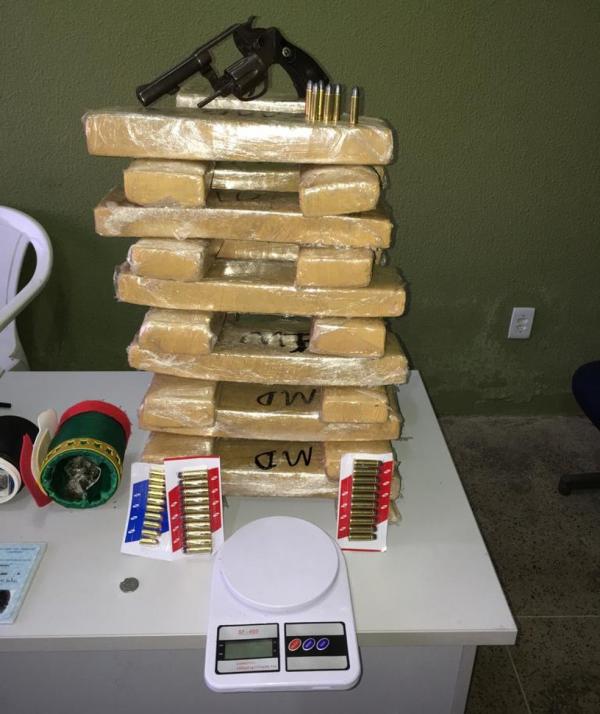 Polícia encontra mais de 20 kg de maconha ao prender suspeitos de homicídio em Piripiri