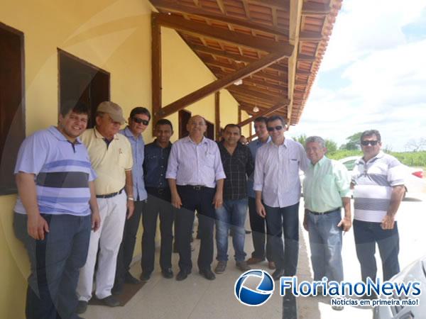 Gilberto J&uacute;nior participa de encontro da AMUCESPI em S&atilde;o Jos&eacute; do Peixe.(Imagem:FlorianoNews)