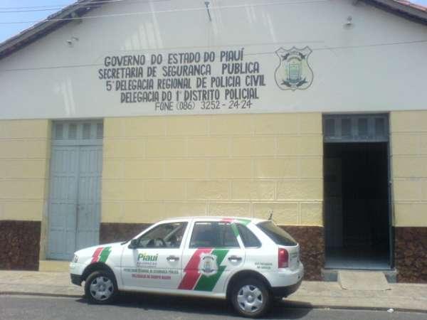 Preso foge algemado e pela porta da frente da delegacia.(Imagem:Divulgação)