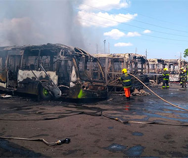 GPS de ônibus são desligados por suspeita de terem causado incêndios