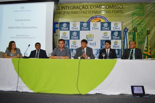 Governador participa de semin&aacute;rio sobre gest&atilde;o p&uacute;blica na APPM.(Imagem:Francisco Leal)