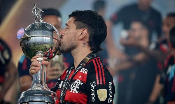 Arrascaeta é finalista no tradicional prêmio Rei da América