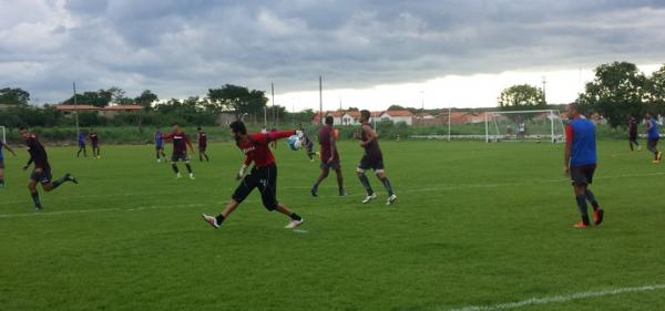 Coletivo teve Dalton de volta e zaga titular com Rafael Ara&uacute;jo e Bruno Lopes.(Imagem:Abdias Bideh/GloboEsporte.com)