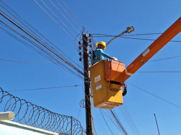 Programa de ilumina&ccedil;&atilde;o p&uacute;blica de Floriano contempla zonas urbana e rural do munic&iacute;pio.(Imagem:Secom)
