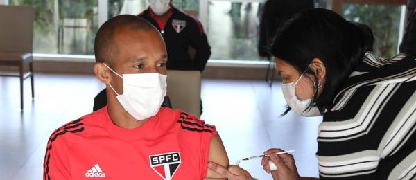 Quatro times da Série A do Brasileirão têm atletas sem 1ª dose da vacina