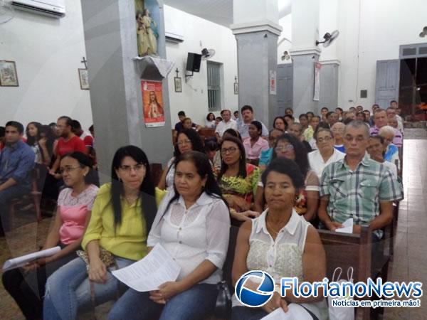 Pe. Aristides Ferreira toma posse como p&aacute;roco de Nazar&eacute; do Piau&iacute;.(Imagem:FlorianoNews)