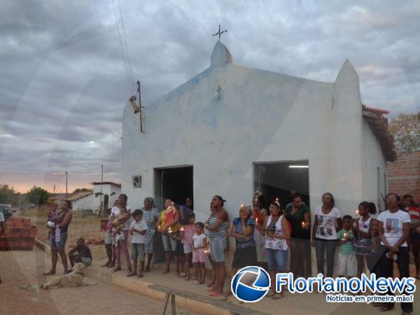 Levantamento do Mastro d&aacute; inicio aos festejos de Bom Jesus da Lapa na localidade Tabuleiro do Mato.(Imagem:FlorianoNews)