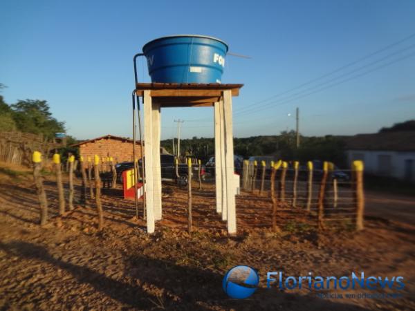 Inaugurado chafariz p&uacute;blico na zona rural de Bar&atilde;o de Graja&uacute;.(Imagem:FlorianoNews)