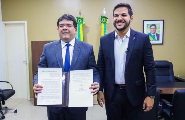Governo do Piauí vai premiar com dinheiro servidores e alunos por desempenho em escolas públicas