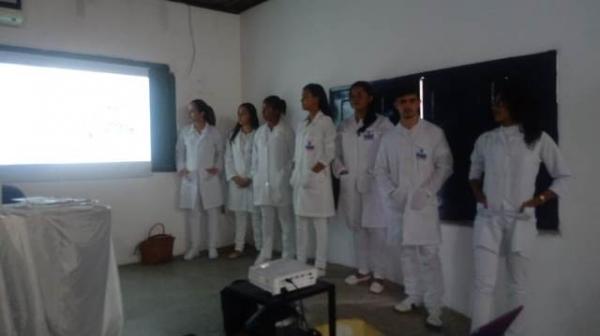 Acad&ecirc;micos da FAESF capacitam ambulantes que ir&atilde;o trabalhar no Carnaval de Floriano.(Imagem:FlorianoNews)