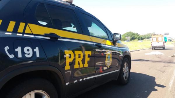 Colisão frontal entre caminhão e moto deixa uma pessoa ferida na BR-316