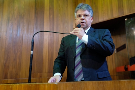 Gustavo Neiva denuncia pedido de aumento na taxa de água em Teresina