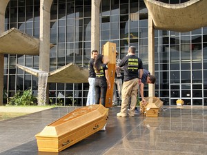 Policiais federais suspendem paralisação prevista para esta quarta