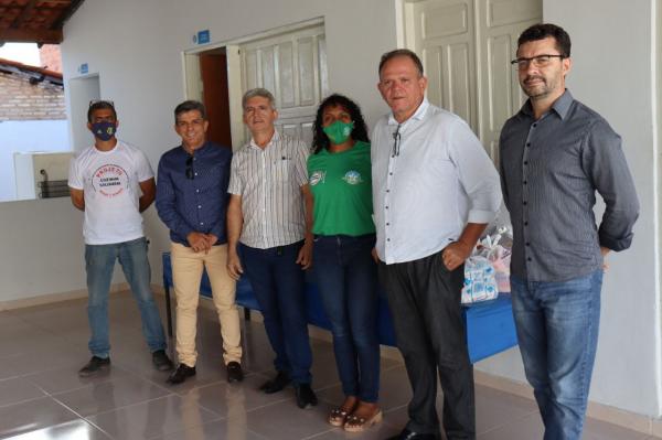 CDL realiza entrega de alimentos para instituição de Floriano