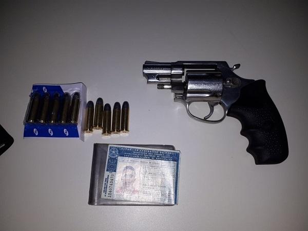 Homem é preso pela Força Tática por porte ilegal de arma de fogo em Floriano