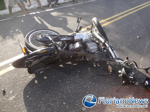 Grave acidente entre moto e carro deixa v&iacute;tima fatal na PI-140.(Imagem:FlorianoNews)