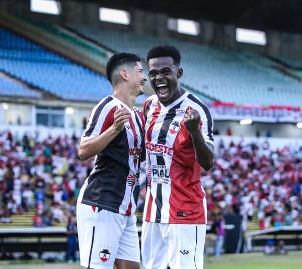 Felipe Par&aacute; e Guilherme Escuro, meias do River-PI.(Imagem:Maria Vit&oacute;ria / River AC)