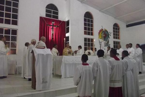 Di&aacute;cono Jos&eacute; Saraiva J&uacute;nior foi ordenado Presb&iacute;tero na par&oacute;quia Sant?Ana em Floriano.(Imagem:FlorianoNews)