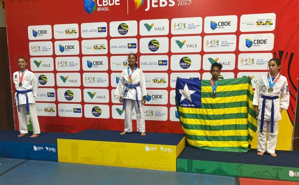 A karateca Amanda Pereira ganhou medalha de bronze.(Imagem: Divulga&ccedil;&atilde;o)