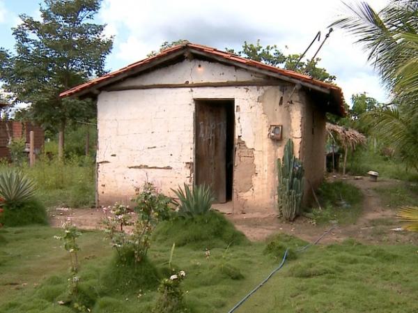 Crime ocorreu nesta casa na Zona Rural de Teresina.(Imagem:Reprodu&ccedil;&atilde;o/TV Clube)