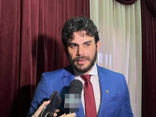 Médico Marcos Kalume toma posse como deputado na Alepi