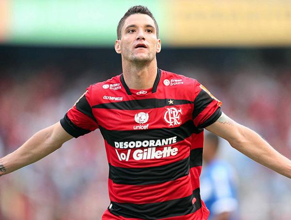 Thiago Neves comemora um dos gols do Flamengo.(Imagem:Andr&eacute; Portugal / VIPCOMM)