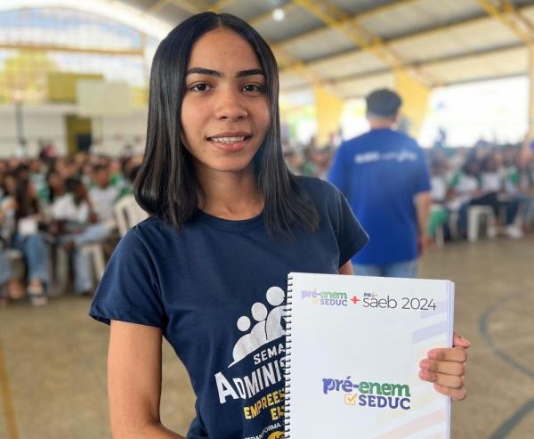 Aluna Sara na revis&atilde;o do Pr&eacute;-Enem.(Imagem:Divulga&ccedil;&atilde;o)
