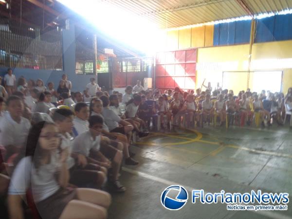 Escola Pequeno Pr&iacute;ncipe realiza Festival de Par&oacute;dias.(Imagem:FlorianoNews)