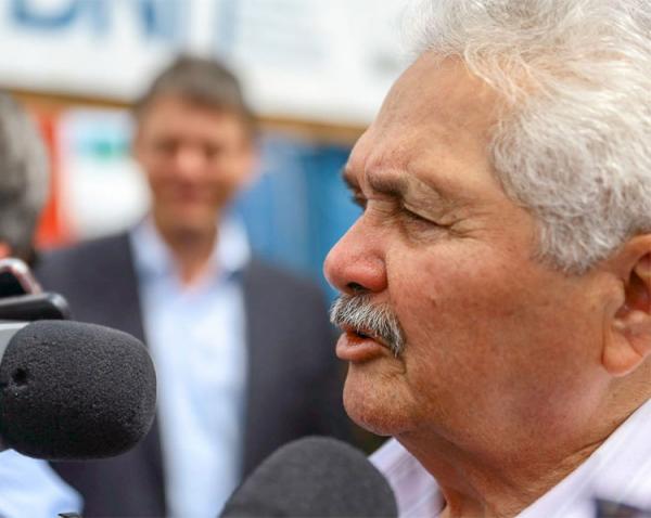 Elmano diz que João Vicente se "apequena" ao participar de governo