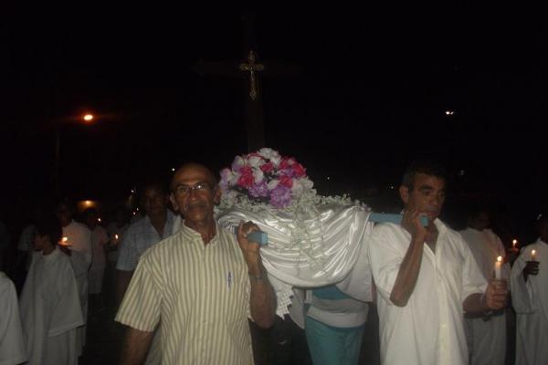 Prociss&atilde;o encerra festejo de Santa Cruz dos Milagres em Floriano.(Imagem:FlorianoNews)