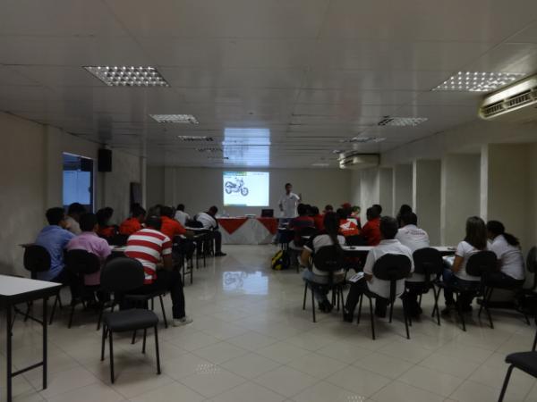 Cajueiro Motos realizou treinamento em vendas para funcionários