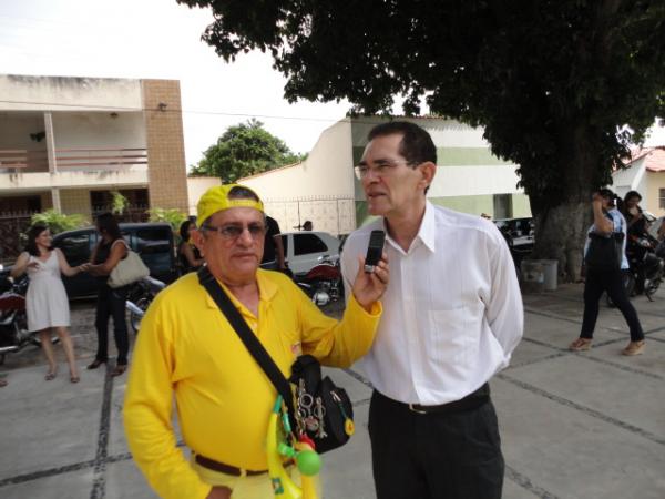 Pela manh&atilde; foi at&eacute; a grande posse coletiva dos servidores municipais(Imagem:FlorianoNews)