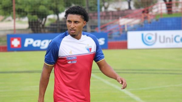 Corinthians renova empréstimo do volante Éderson com o Fortaleza