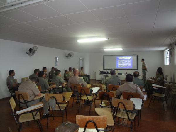 Treinamento do programa Ronda Cidad&atilde;o em Floriano.(Imagem:FlorianoNews)