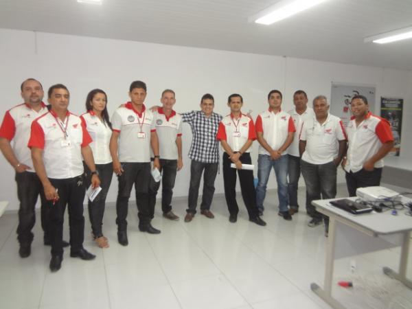 Cajueiro Motos &eacute; premiada pelo projeto 5 ASAS com viagem para &Aacute;fica do Sul.(Imagem:FlorianoNews)