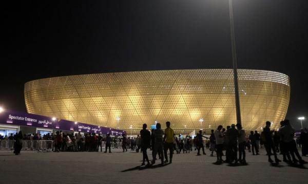 Longas filas e falta de água marcam teste de principal estádio da Copa