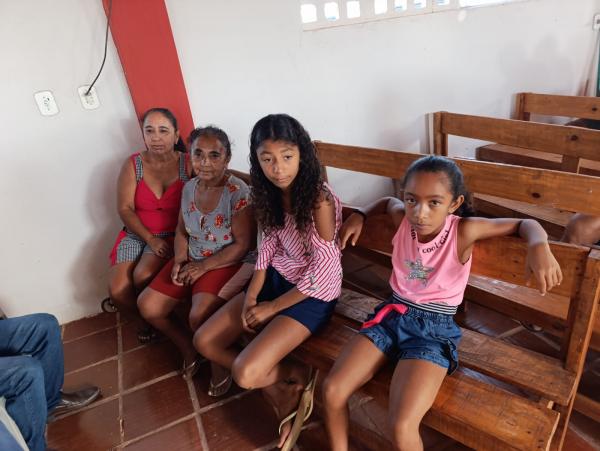 Repórter Amarelinho realiza ação social em comunidades rurais de Floriano.(Imagem:FlorianoNews)