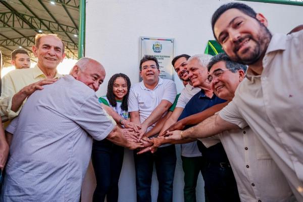 Governador inaugura reforma de gin&aacute;sio e visita institui&ccedil;&atilde;o que atende mais de 400 crian&ccedil;as(Imagem:Divulga&ccedil;&atilde;o)