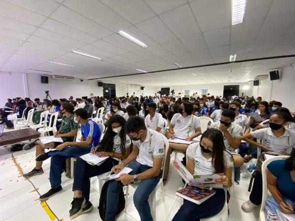 Corujão da Vitória encerra ciclo de revisões preparatórias para Enem 2021