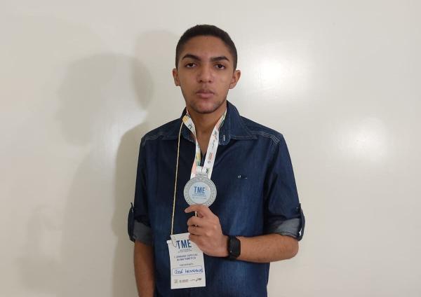 Estudante fica entre os 8 melhores do Brasil na ONIA e avança para seletiva internacional na China