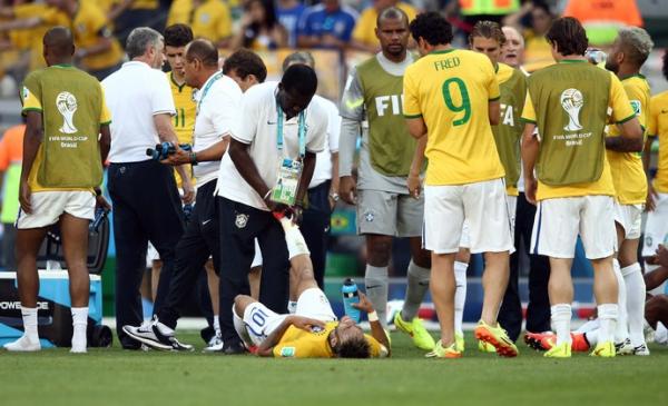 Neymar: jogo mais sofrido da carreira e "cabelos brancos" contra o Chile