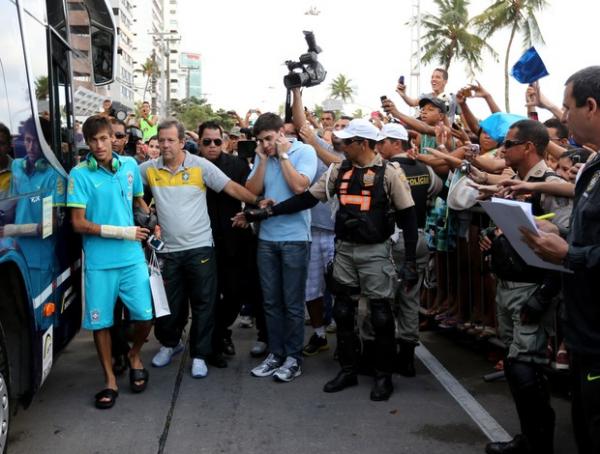 Neymar deixa hotel rumo &agrave; academia.(Imagem:Mowa Press)
