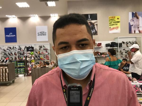Jhoney Monteiro, chefe do setor de cal&ccedil;ados.(Imagem:FlorianoNews)