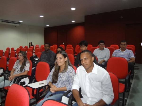 Palestra sobre viol&ecirc;ncia dom&eacute;stica e familiar contra a mulher &eacute; realizada em Floriano.(Imagem:FlorianoNews)