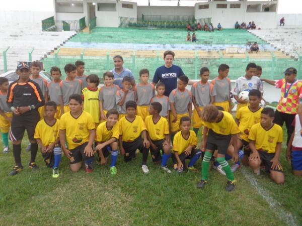 Jogo Solidário arrecada 137 kg de alimentos em prol da APAE de Floriano