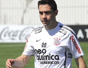 Zagueiro Chicão pede está fora do clássico