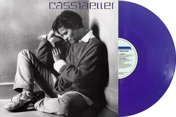 Álbum pop de Cássia Eller ganha edição em LP duplo 28 anos após ter sido lançado em um único LP