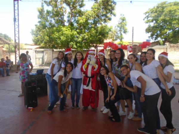 Grupo "Adote Um Sorriso" promove Natal antecipado na APAE de Floriano